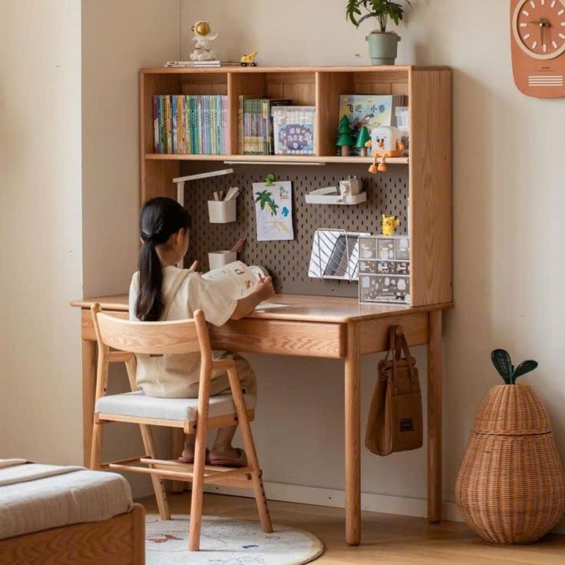 Kết cấu bàn chắc chắn kết hợp với chân bàn vững vàng giúp