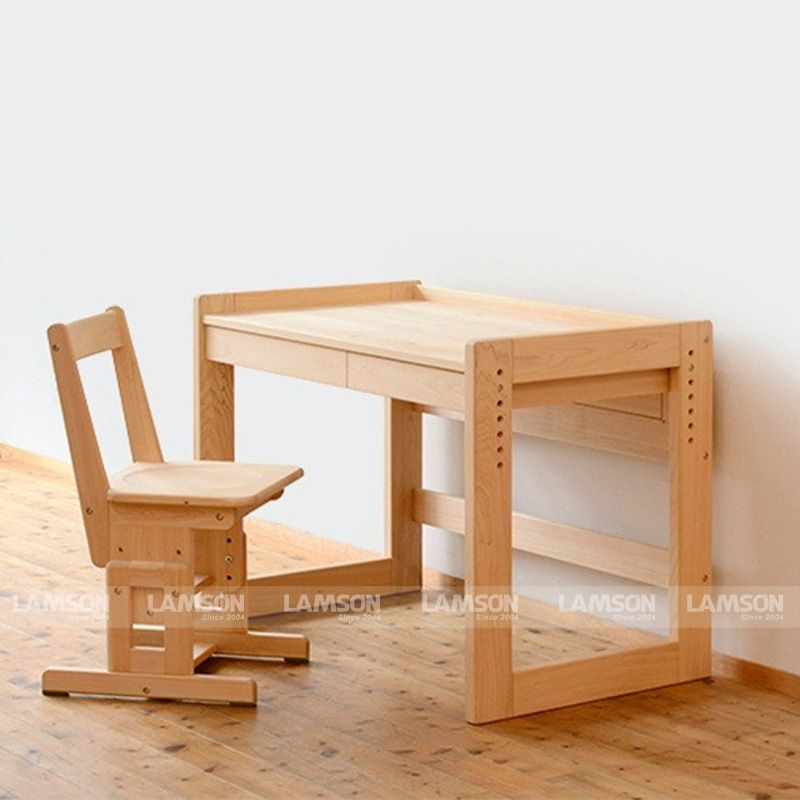 Bàn học sử dụng gam màu tươi sáng như xanh