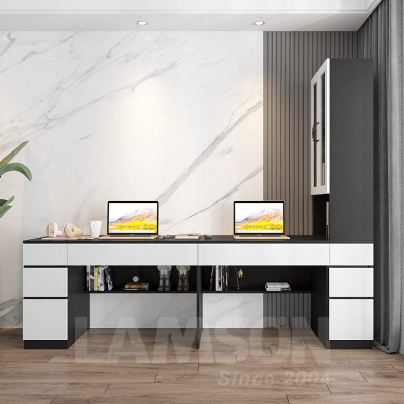 Bàn đôi thiết kế sát tường giúp tiết kiệm không gian nhưng vẫn tối ưu lưu trữ với hộc tủ 2 bên
