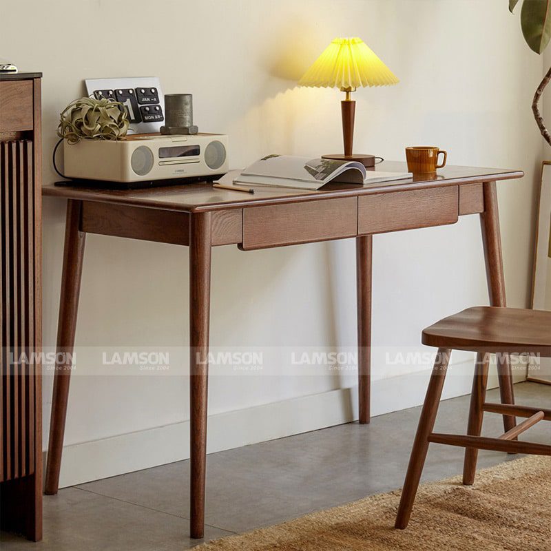 Góc làm việc được cá nhân hóa với tranh trang trí